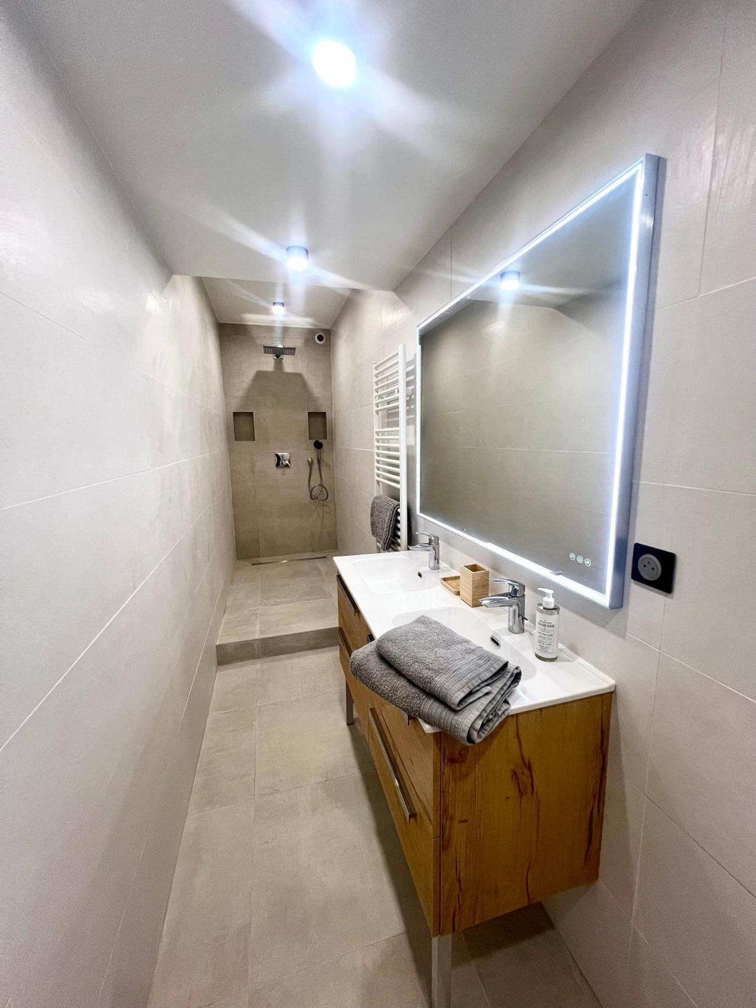Lauranoure Centre Station Apartment