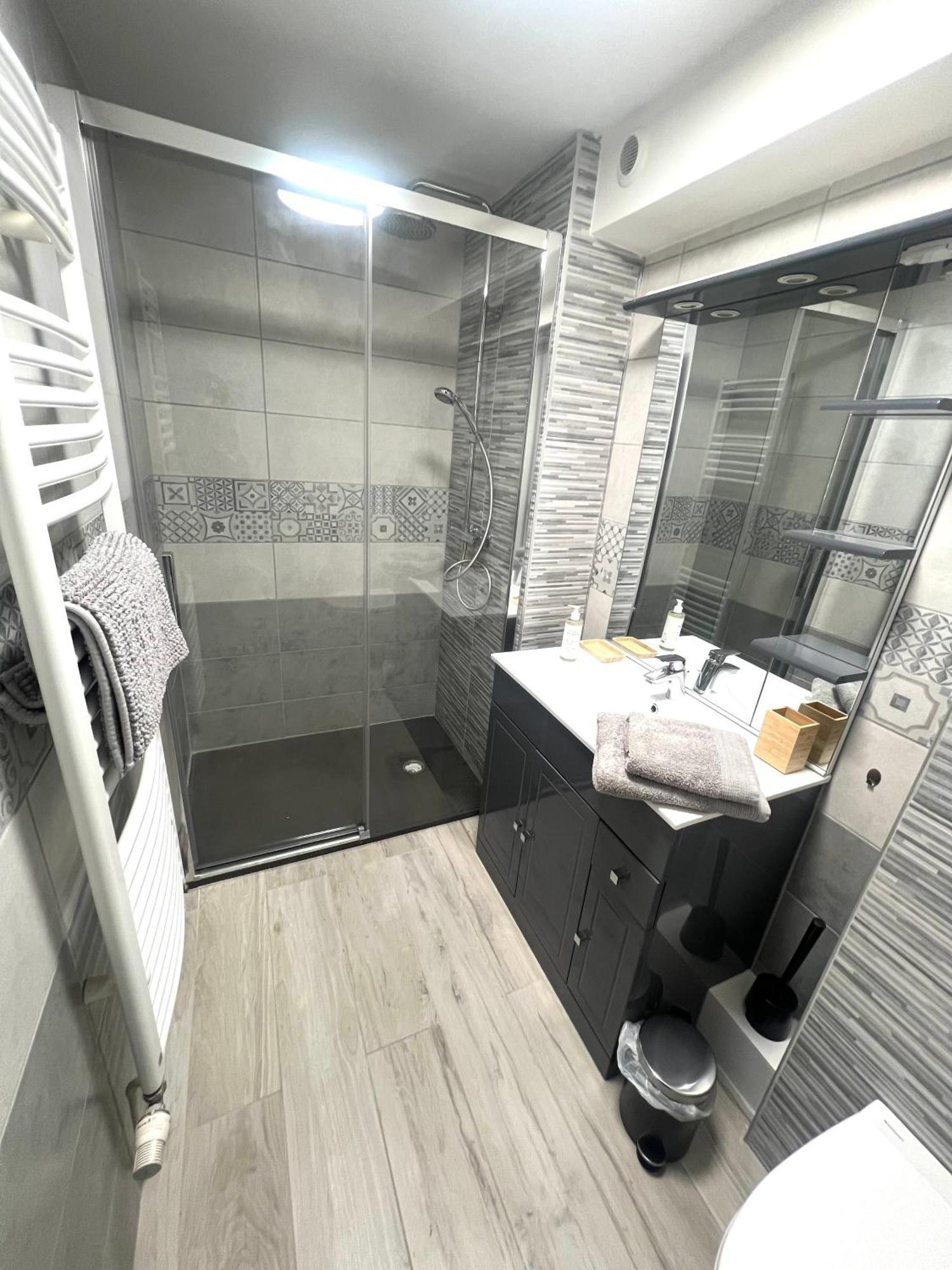 Lauranoure Centre Station Apartment